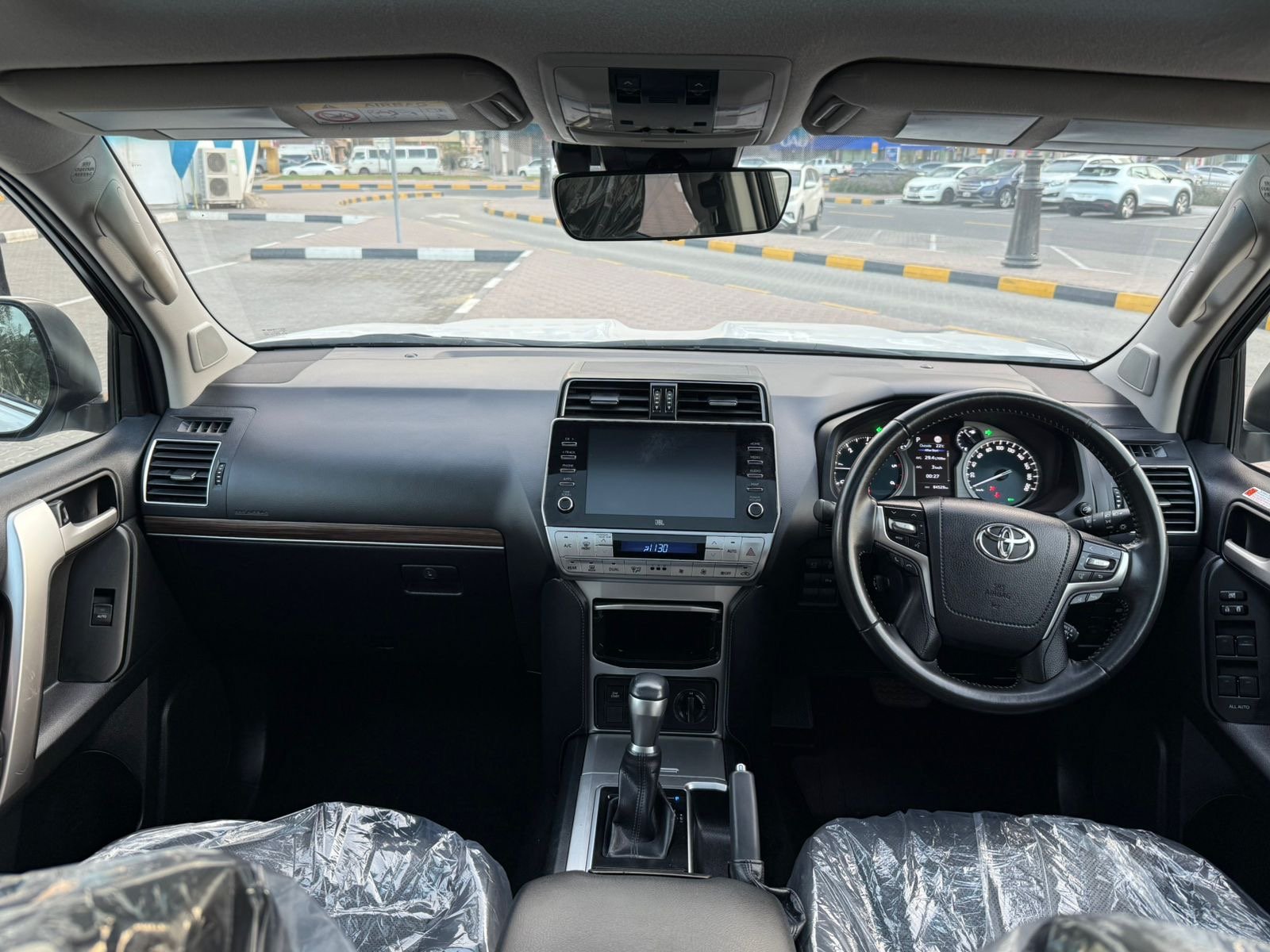 Land  Cruiser Prado VX 2022 White image